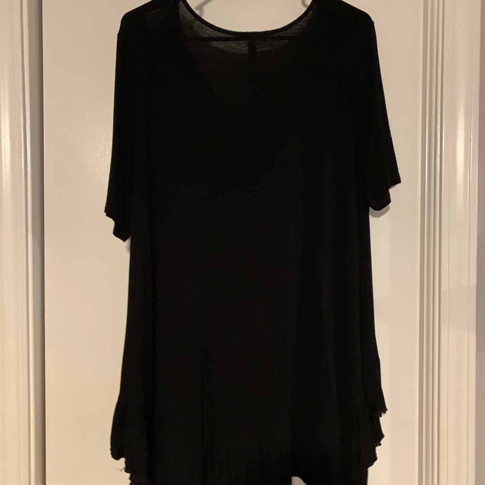💕💕3 for $22💕💕Black Ruffle Top - Picture 3 of 3